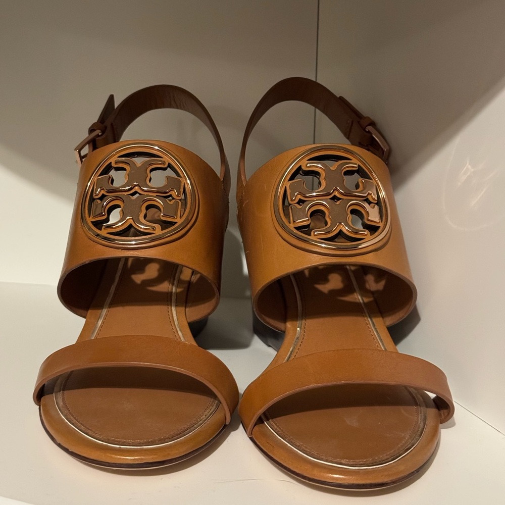 Tory Burch Metal Miller Sandal 65mm Wedges Tan Size 8 NWOT - Picture 2 of 3